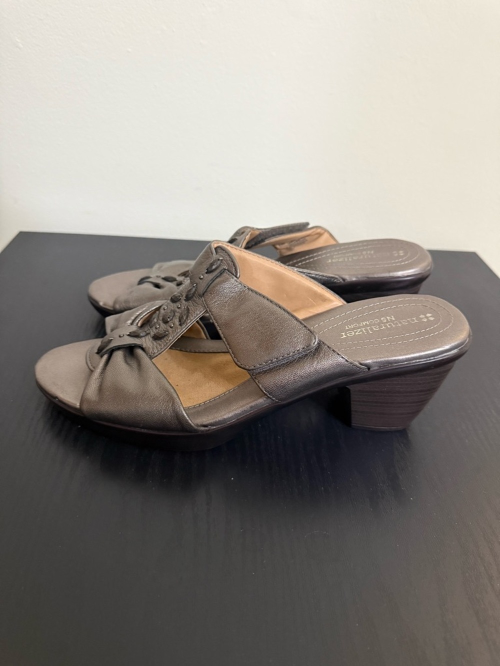 Naturalizer Women's Leather Bronze Jewel Adjustable Strap Heels Sandals Sz 9.5W - Picture 4 of 7